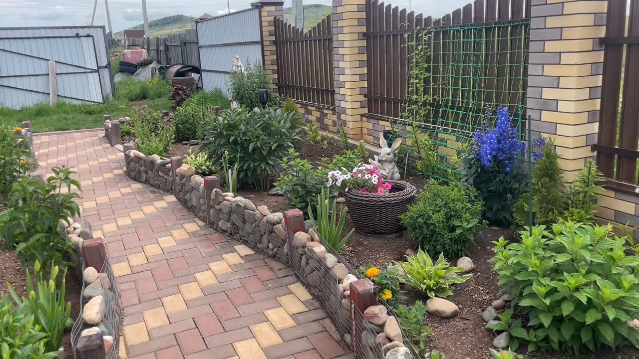 В гостях у подружки, гуляем по саду. Обзор образцовой усадьбы.