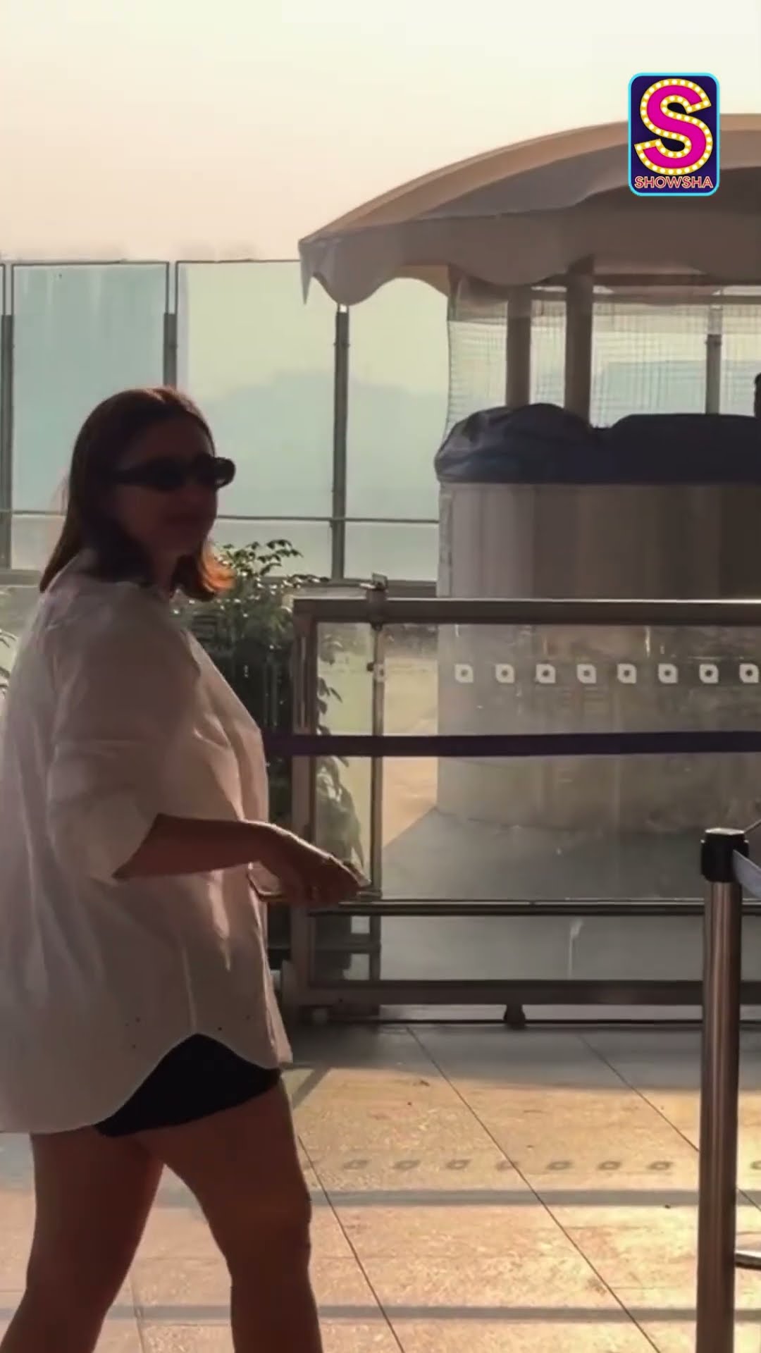 Parineeti Chopra Slays A Chic Airport Look With White Blazer | N18S | #trending
