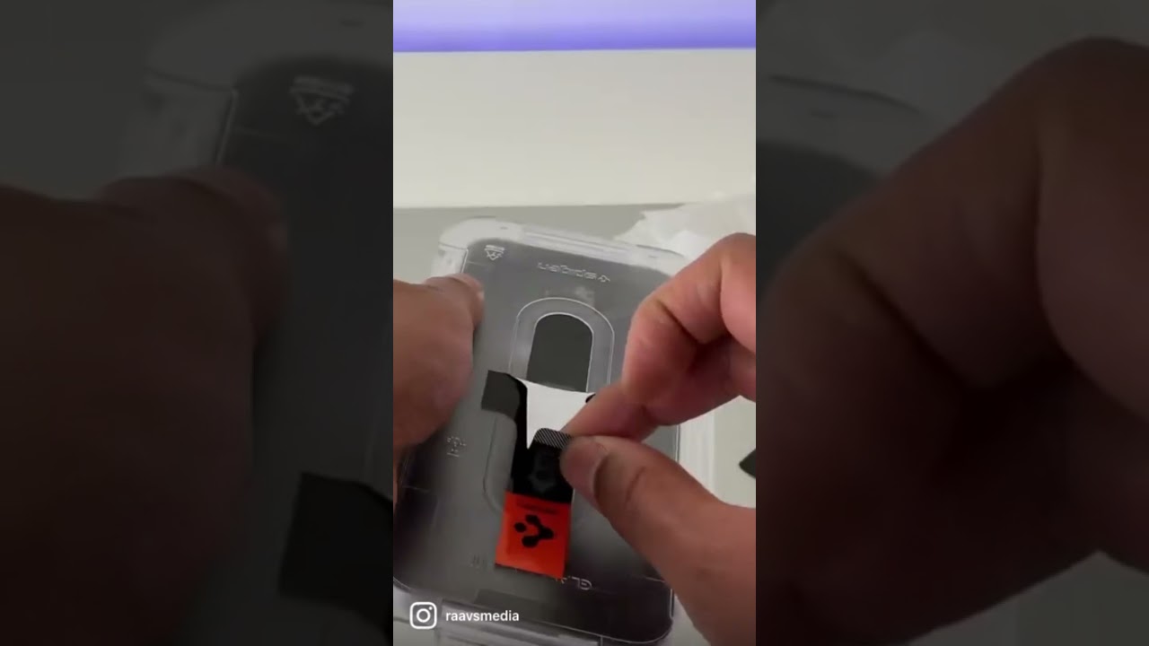 iPhone 13 Pro Max & Spigen Screen Protector