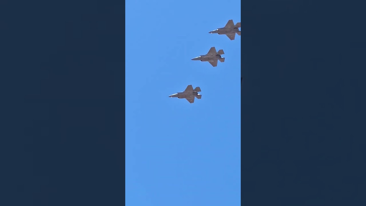 F35s in formation 
