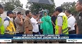 Kehujanan Saat Tinjau Korban Banjir Jokowi Pakai Jas Hujan Kresek Rp10 Ribu Youtube