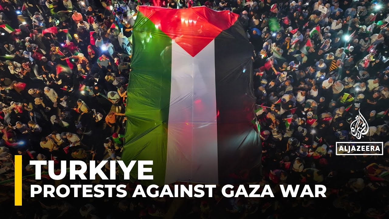 آلاف المتظاهرين في إسطنبول يتظاهرون من أجل غزة، ويطالبون بمساعدات عاجلة وإنهاء الحصار الإسرائيلي.