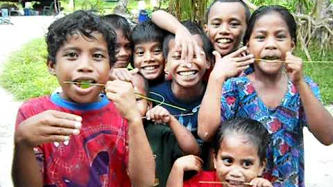 Marshall Islands kids demonstrating the didikoko a...