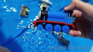Mengumpulkan mainan Kereta Api Thomas & Friends (All Engines Go) dan Titipo, Diesel, Genie
