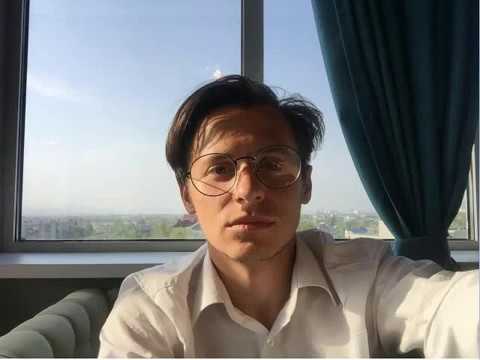 Через точку С проведены две прямые, касающиеся заданной окружности в точках А и В