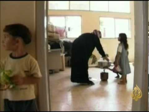 معاناة الطلاب السوريين من أبناء النازحين في لبنان