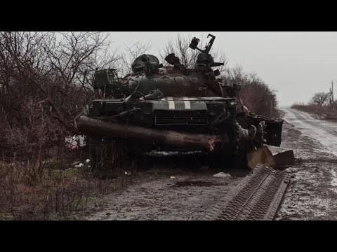 Разбитые танки, брошенные блиндажи: кадры взятых под контроль позиций ВСУ под Мариуполем