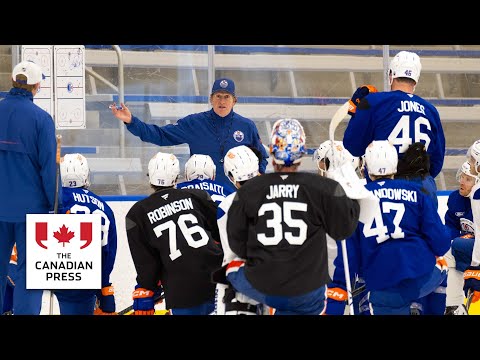 Mike Babcock takes to ice as Edmonton Oilers head coach
