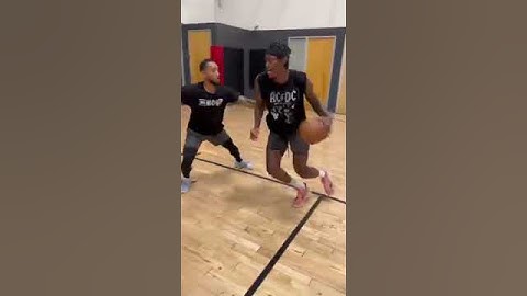 Jarred Vanderbilt with nice bump to create space and the fadeaway jumper! #jushoop #shorts