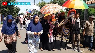 KUDA RENGGONG PENAMPAKAN PAYUNG WARNA WARNI