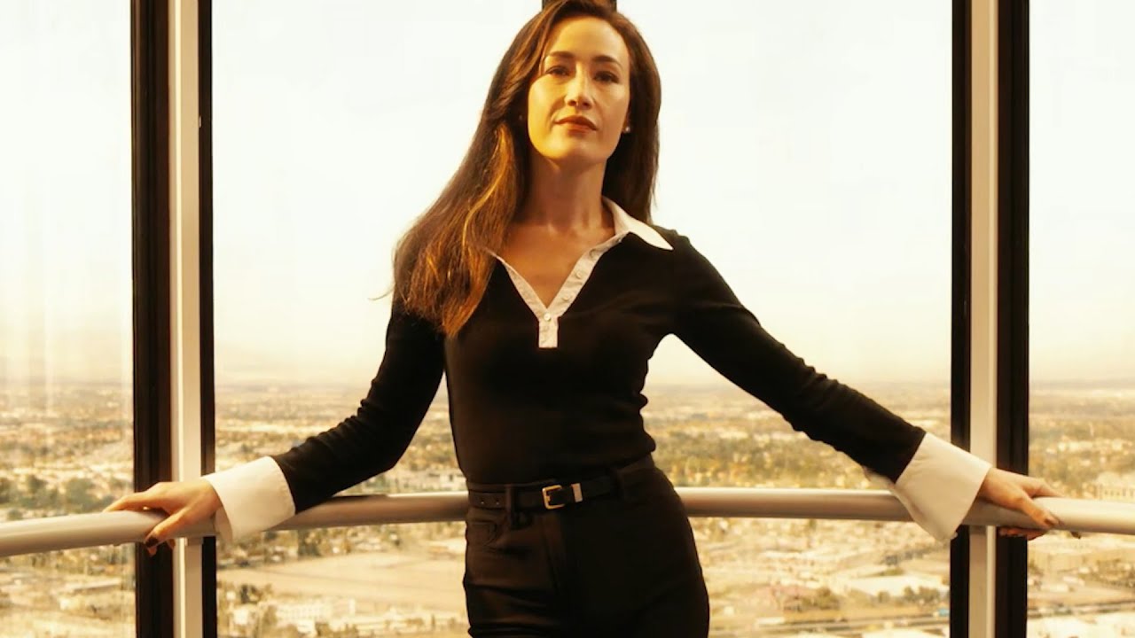 退役顶级特工当街亲了一口妻子，不料却被几个小混混拍下来了，甚至还打算发在某网站！一口气看完《家庭计划》