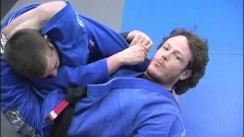 How to squeeze the knees on the triangle choke finish