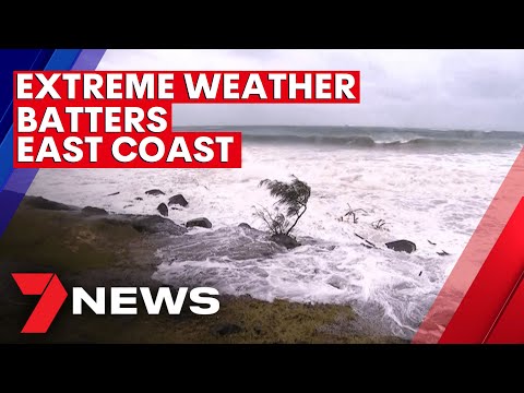 Wild weather batters Byron Bay and New South Wales' north coast | 7NEWS