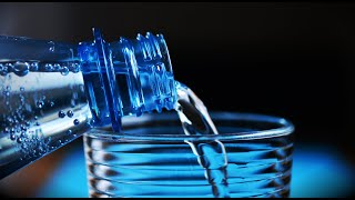 المواظبة على شرب المياه المعدنية (ليس ماء الصنبور) لبشرة و جسم صحّيين، فوائد جمّة
