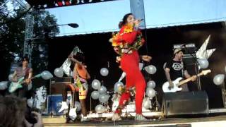 CSS - Left Behind - Live at Lollapalooza