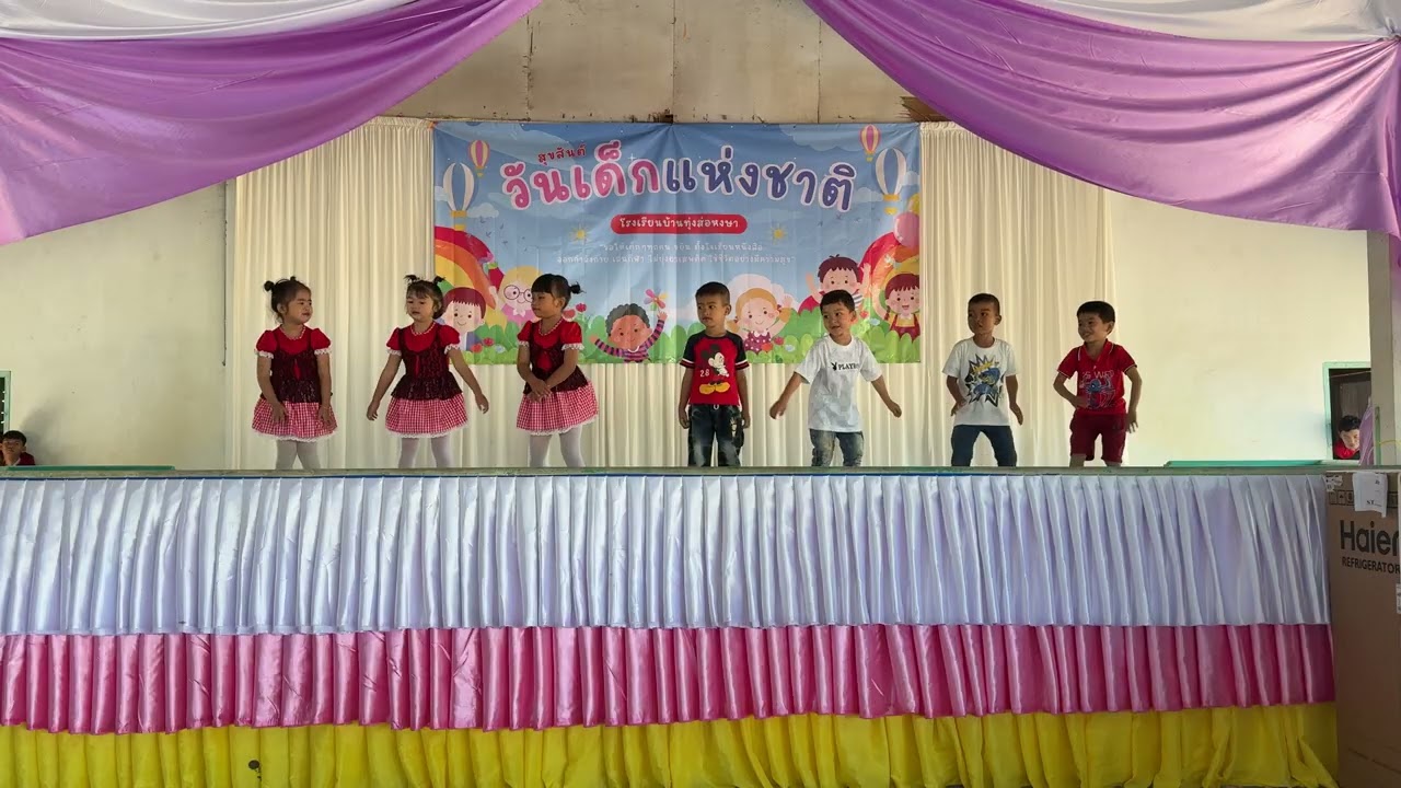 การแสดงระดับชั้นอนุบาล 2 เพลงหมูเด้ง