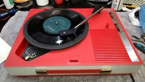 Fidelity HF42 Simple Portable Record Player Phonograph 1975 (4K)