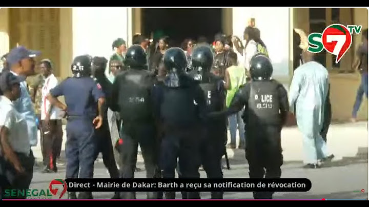 URGENT: La police entre à la mairie de Dakar et évacue tout les militants