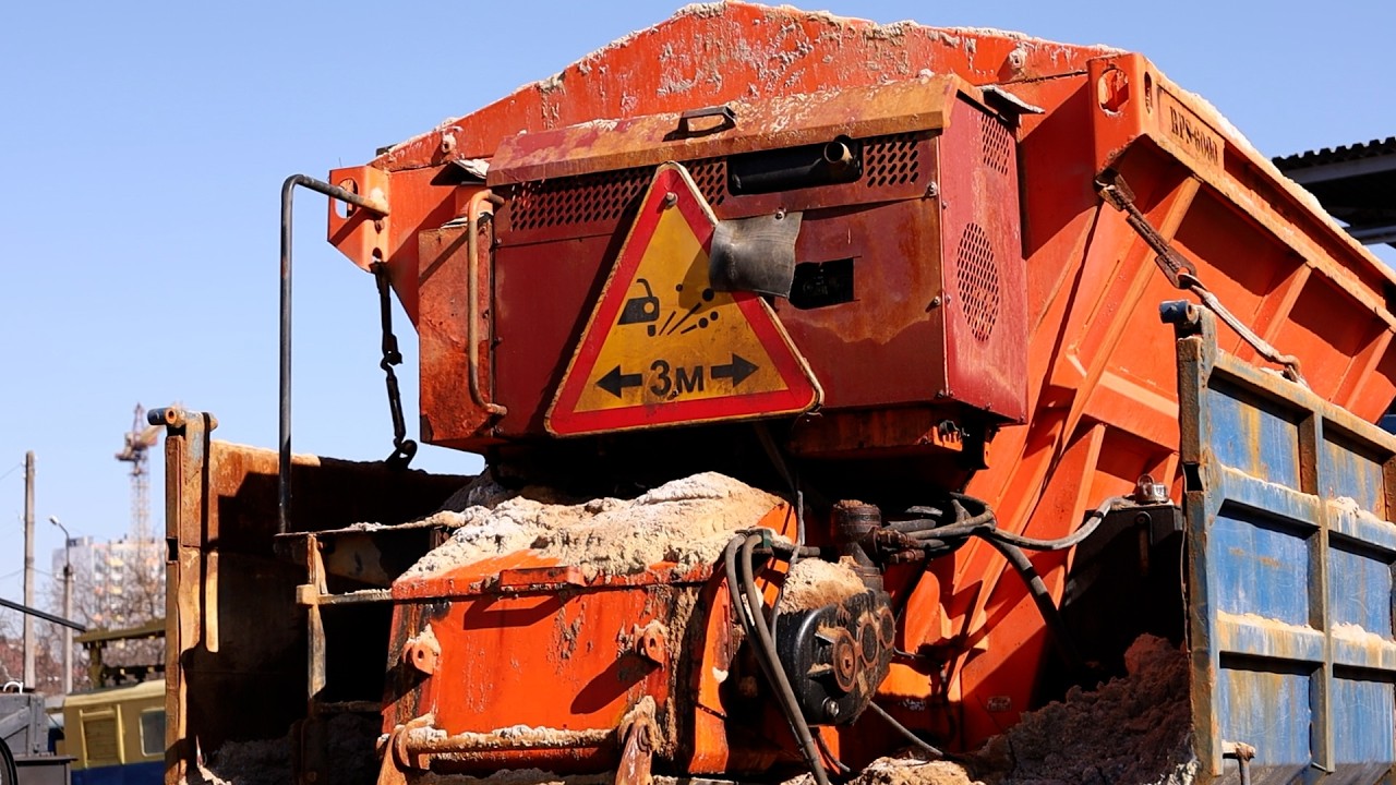 Використали майже весь запас: скільки солі та піску використало УАШ цієї зими у Житомирі