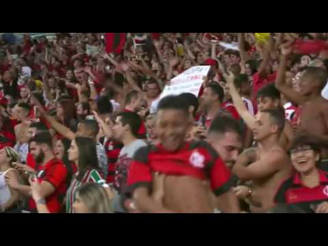 “ფლამენგოს” ფეხბურთელს გოლის აღნიშვნისას მაისური მოპარეს (ვიდეო)