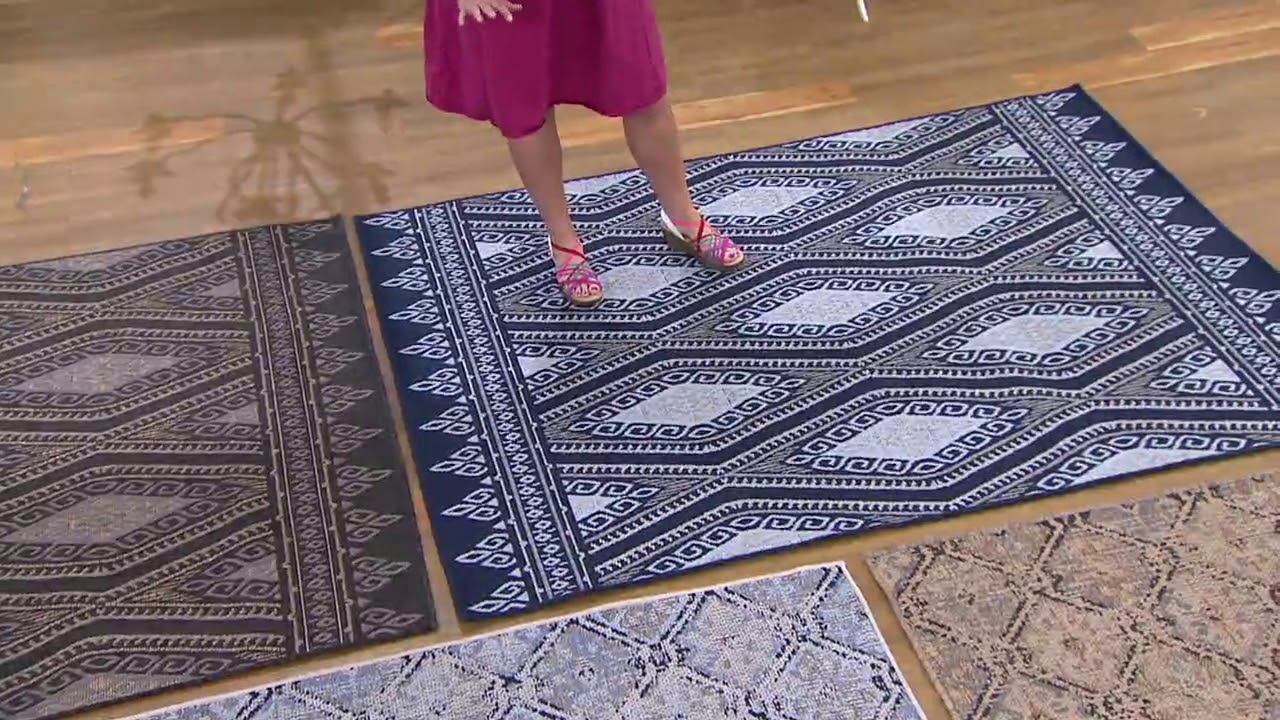 Scott Living Medallion or Diamond Design Indoor/Outdoor Woven Rug on ...