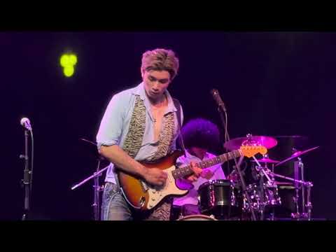 Voodoo Child by Jimi Hendrix cover by Alex Gustilo & Mentor Tom. (alex gustilo@18yo)