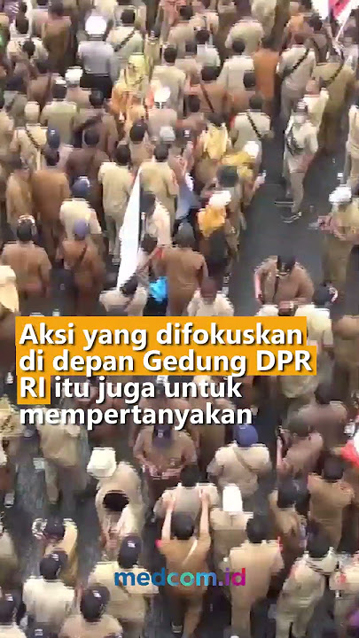 TUNTUT PERPANJANG MASA JABATAN, RIBUAN PERANGKAT DESA GERUDUK GEDUNG DPR
