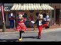 Cute Mickey Mouse and Minnie Mouse dancing! // Disneyland