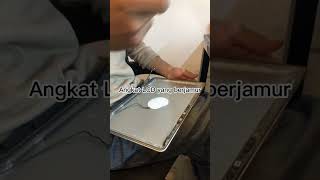 Lcd Macbook Pro 2012 Berjamur. Langsung Eksekusi Ganti Lcd Baru. Jadi Bening Lagi.
