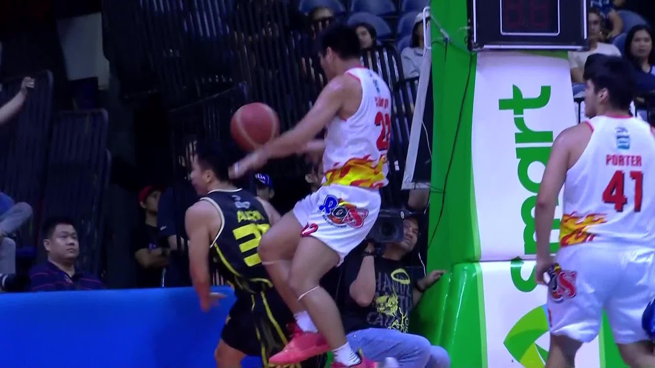 Clarito BOUNCES BALL OFF Aurin's head in high IQ play in 2Q | PBA Season 49 Philippine Cup Semis G5