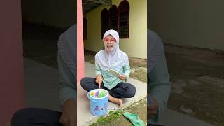 Jualan Es Lilin Keliling Kampung