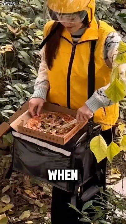 Don't trust pizza delivery guys😱😱