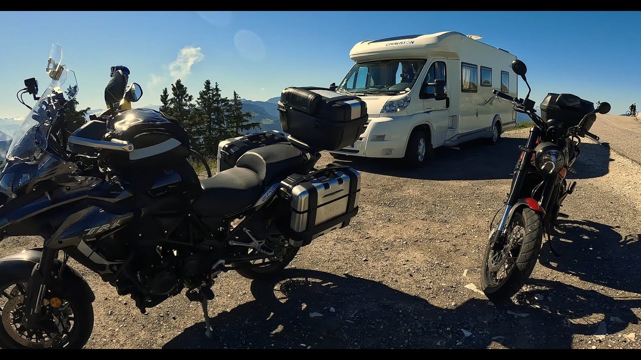 Balade en Benelli TRK  502 et Leoncino, moto A2.
