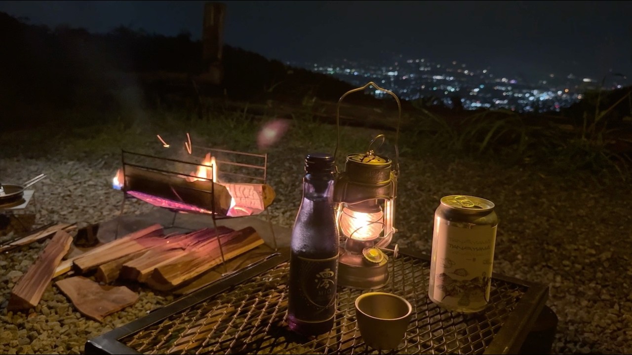 【ソロキャンプ】ほったらかしの絶景キャンプ。マンタフライで焚き火と酒を贅沢に堪能しました - ASMR