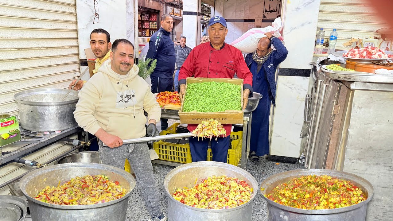 البطاطس وفصوليا المطبوخة بكمية كبيرة من غير لحمة ولا فراخ بطعم رااائع 😋 وانسي كل الطرق اللي تعرفيها 