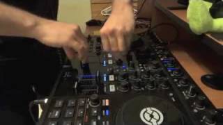 How to Make a Wooble Synth Using Traktor Kontrol S4