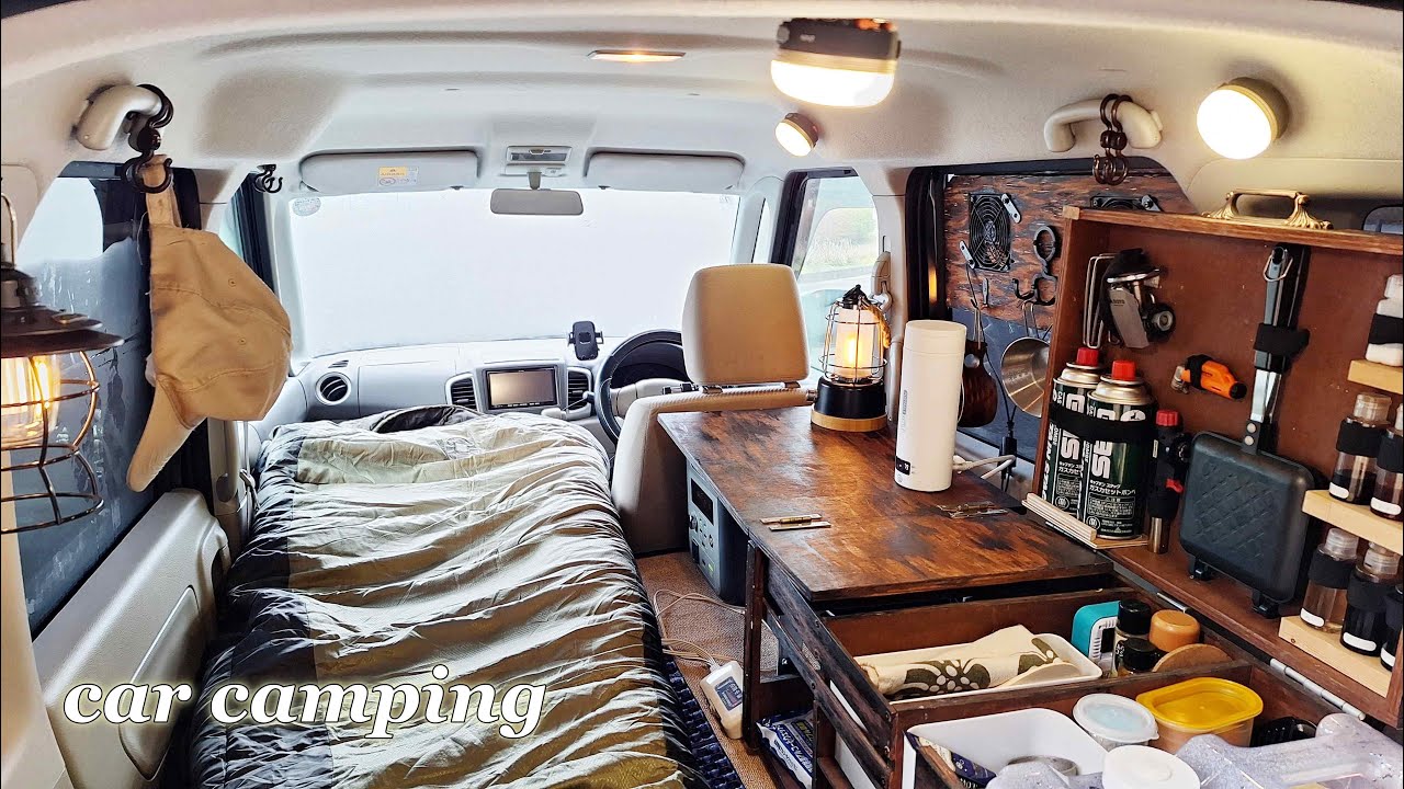 Простой способ защититься от холода во время сна в машине.