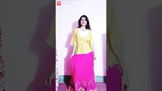 কি করল দেখেন মেয়ে টি কিভাবে পোশাক খুলে ফেল্ল