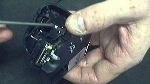 Replacing a PocketWizard® MiniTT1 hot shoe foot