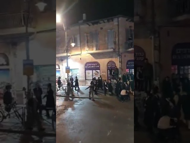 Ultra Orthodox Jews Block Bus in Jerusalem Clashing with Police