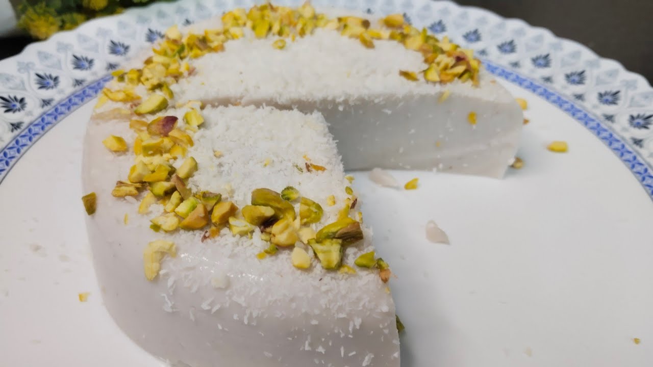 ହୋଲି  ରେ ମାତ୍ର ତିନୋଟି ସାମଗ୍ରୀ ରେ ବନିଯିବ ନଡ଼ିଆ ରସ ରେ ନରମ ମିଠା ||Coconut Milk Pudding ||Coconut Jelly 