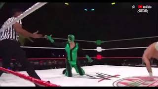 Mr Iguana assists La Yezca with the pin attempt at Worlds Collide