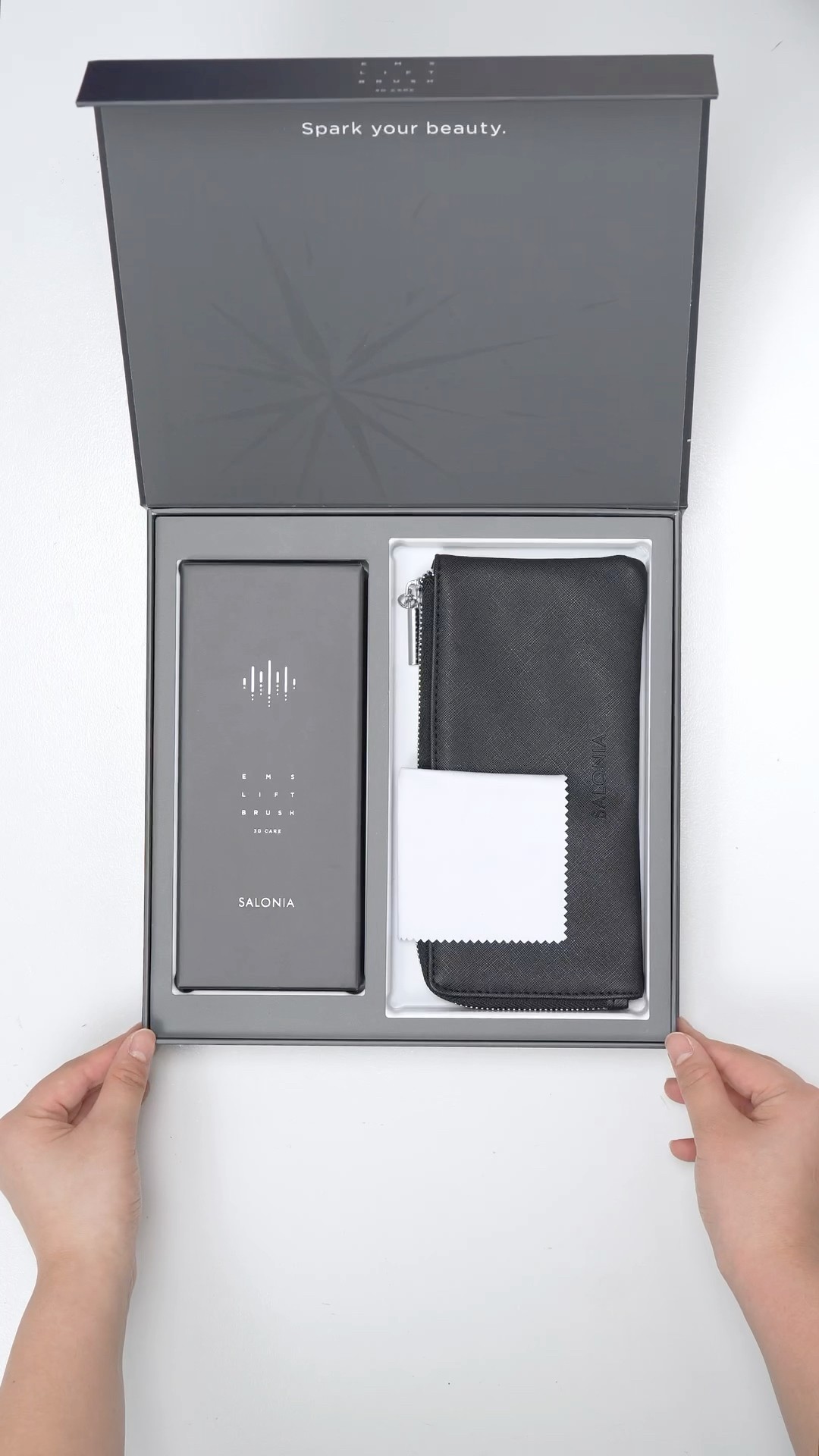 EMSリフトブラシ3Dケアから数量限定のホリデーギフトBOXが登場