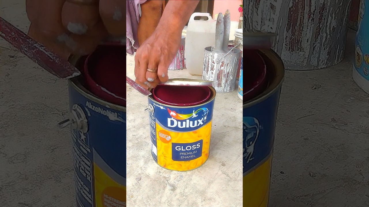 Dulux Gloss Premium Enamel  Bucket Opening/