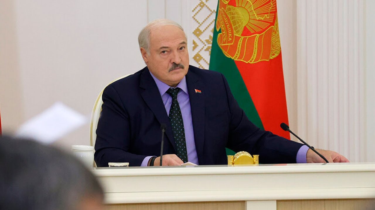 «Прибыль должна оставаться в стране». Лукашенко призвал стимулировать рост экономики в Беларуси