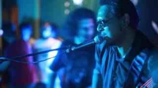 Video thumbnail of "Aurthohin - Chaite Paro 2 Live at BUP"