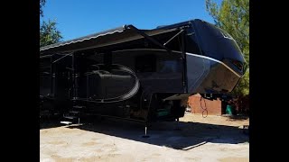 2017 Augusta Luxe 39' 5th Wheel - $90,000