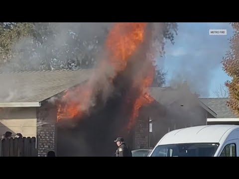 Sacramento County deputies rescue three people from house fire - YouTube