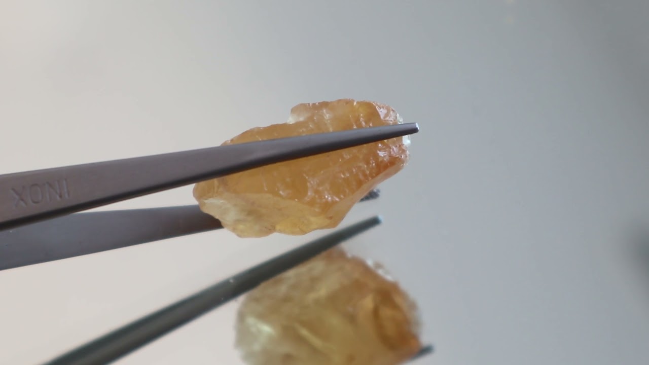 R0236: Rough Golden Beryl Gemstone Madagascar