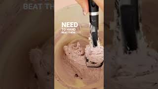 Beat those pesky airbubbles out slowly, takes time but worth it #buttercream #caketips #cakemaker